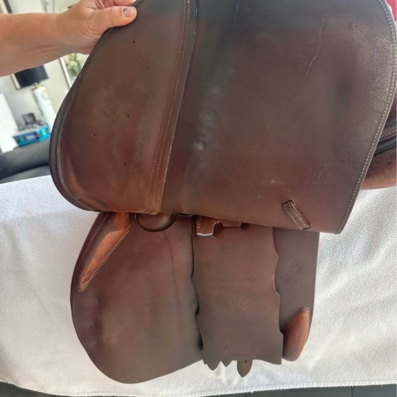 2011  Devocoux 18.5'' jumping saddle - Picture 2 of 5